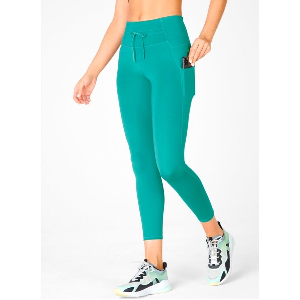 Fabletics High-Waisted Ultracool Legging Size‎ Medium 7/8 length Teal Green